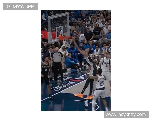 文班亚马首场比赛表现耀眼五次盖帽并成功隔扣字母哥引发热议