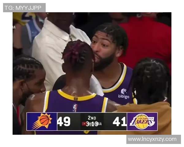 火箭与马刺激战升级哈登与对手场上冲突引发热议