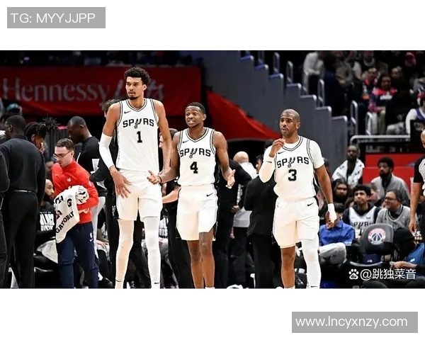 马刺与黄蜂激战正酣2月15日精彩对决引发球迷热议