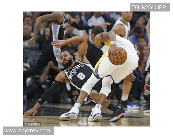 勇士与马刺激战四月二十日季后赛回顾精彩瞬间与关键时刻分析