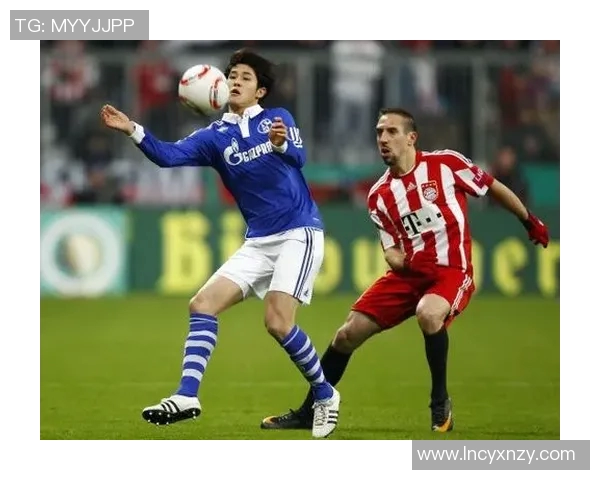 蒿俊闵与内田笃人对决回顾：中日足球的经典碰撞与技战术分析