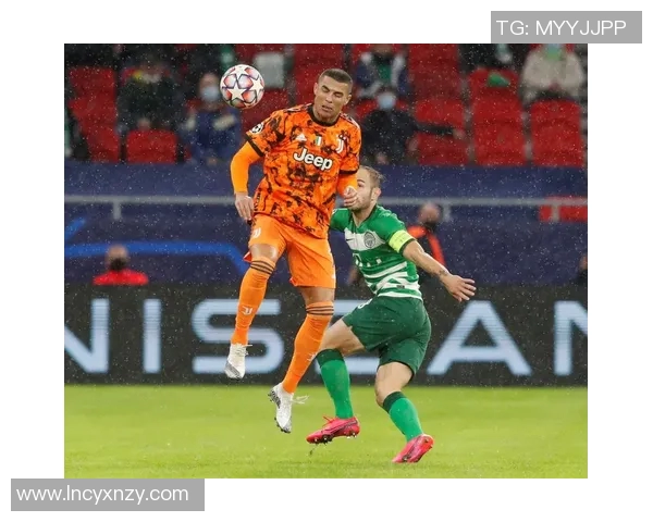 费伦茨与尤文图斯的巅峰对决揭示足球战术新趋势与未来发展潜力