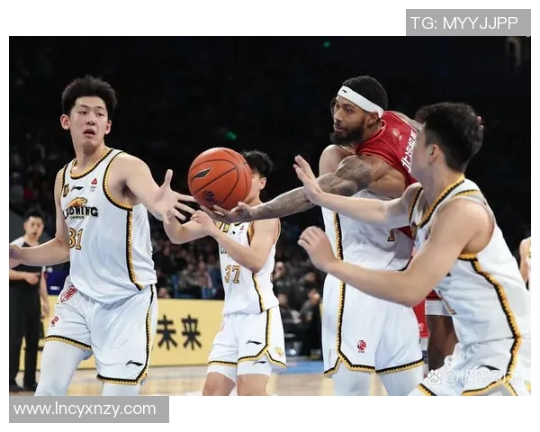 CBA激战辽宁队对决北京队双方全力争胜精彩瞬间回顾